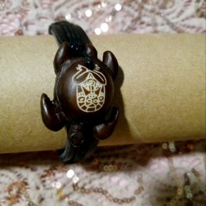 Leather & Wooden Turtle bracelet.
